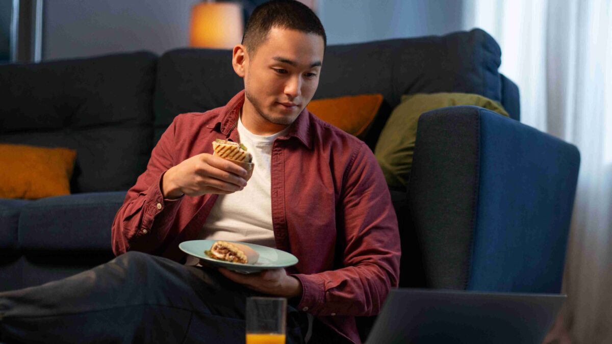 ‘You’re almost 30, why are you still at home?’: 28 yo local shares US friends ridicule him for living with parents