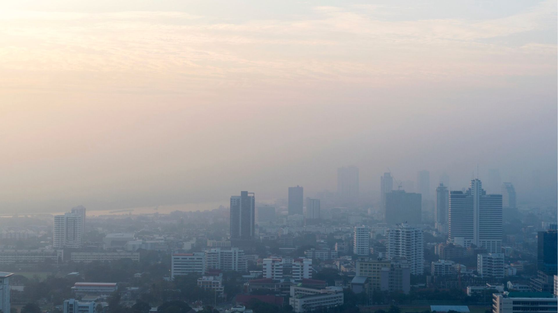 Residents in many cities report burning smell, people suspect that haze has returned