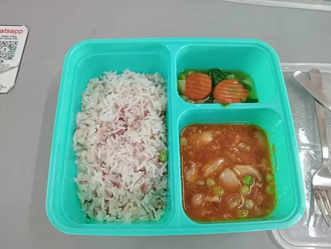 we are feeding sg kids cookhouse food from secondary school v0 iz13lyz2a2bg1