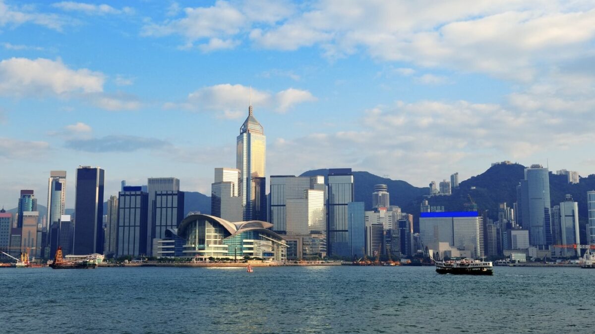 Hong Kong couple spends over S$8,000 to leave Dubai amid bombings