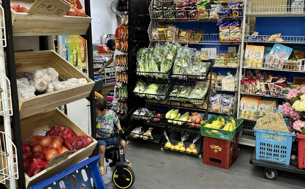 Woman claims minimart in Marsiling charges Salt=