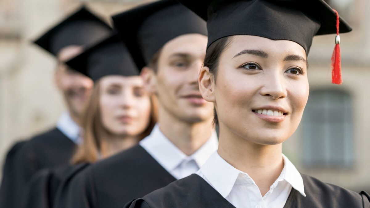 Netizens share why Singaporeans are not cut out for entrepreneurship despite Singapore universities producing top students